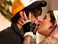 His punk maid looks so good while cleaning he ends up fucking her