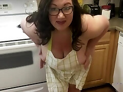 Amateur Huge Tit BBW Shows off Handsome Body in Kitchen Dressed In Just an Apron