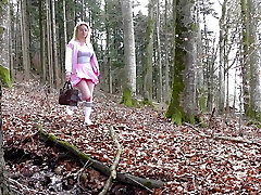 Sans WORDS!!! Without saying a word, the walker on the lake shore fucks me! Men's fantasy?