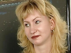 Willige Cougar will den kleinen Spatz