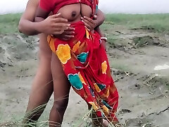 indian woman dressed in traditional outfit gets torn up in her mouth and pussy outdoor