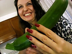 Chubby mature stuffs everything in her rump and pussy