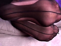 Black-haired cuban stockings foot teasing