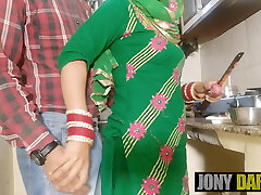 Newly married bhabi porked by her devar in kitchen- Devar ne bhabi ke laakh mana karne pe bhi chod diya- Jony Darling