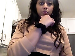 Cute amateur dark haired naughty in solo jerking show on camera