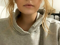 #teen #girl fickt sich selbst