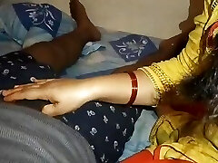 M akela soya tha in absence of bhaiya Sneha bhabhi mere lund ko jagakar chudwayi hotwife wifey Desi romp hindi chudai