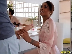 Hot mulatto babe Luna Corazon likes every inch of white big manmeat