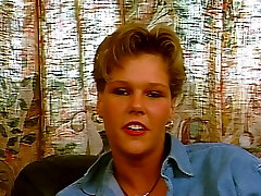Retro Teenage will erst den Dildo dann den Schwanz