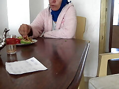 CHOUHA!!! FADIHA!!! I show my spear to my friends moroccan granny!!!