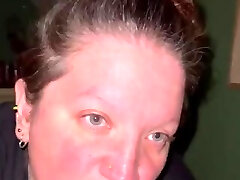 My friend mom love deepthroating my dick