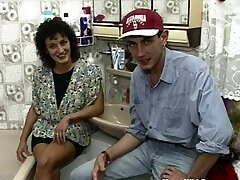 Horny Brunette Mom In A Bathtub Shag