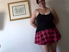 Busy Mature BBW in mini skirt rips her pantyhose and stretches