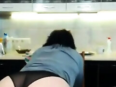 Masturbate off on mature ass