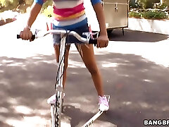 Latina babe Ruby Rayes wants to drill hardcore