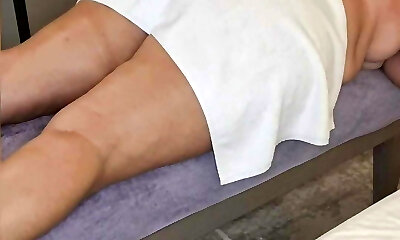 Sweet chubby aged Lady having a nice massage with some pussy fingering.