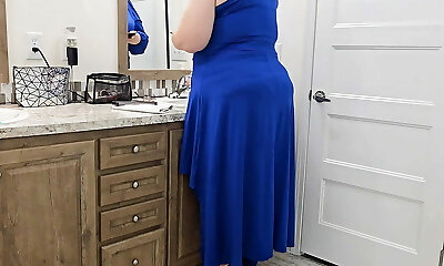 女人在浴室内裤下来，非常惊讶，当陌生人不小心走了进来（角色扮演）