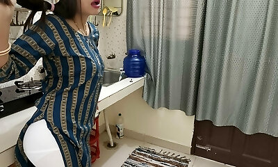Indian Husband ne Kitchen main Biwi ko jabardasti khich ke Choda