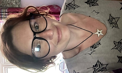 quando un piccolo tocco ha un grande effetto sulla mamma & #039;s clitoride piercing