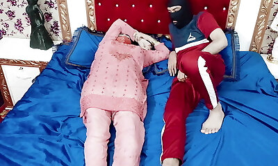 il mio caldo passo figlio seduce e scopa me quando ero sdraiato sul mio letto