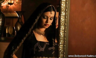 肚皮舞美女女孩岩石