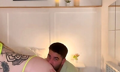 ❤️摩洛伊斯兰解放阵线-金发碧眼的大奶乱搞她的邻居，因为她有一个更大的公鸡比她的丈夫