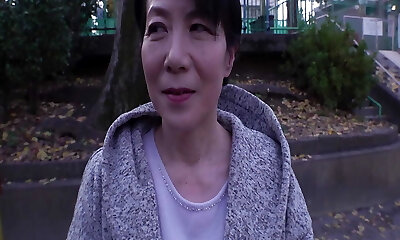 H074g03美丽却可爱的熟女失去性欲，AV登场！ 猥亵地摇动丰满的身体并且狂暴的讨厌的性爱！