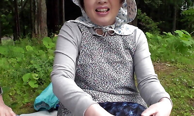 KRS024 Uber-cute Cougar. Even though I'm old... I like MILFs who are ultra-cute and pretty 04