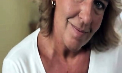 Dirty mature superslut goes crazy rubbing