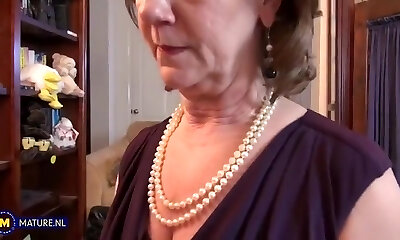 黛米是一个角质的美国奶奶谁爱玩W