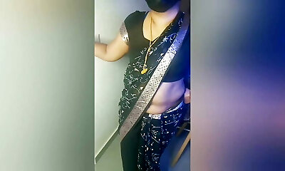 Amma's Black Saree Hip and Navel Temptation