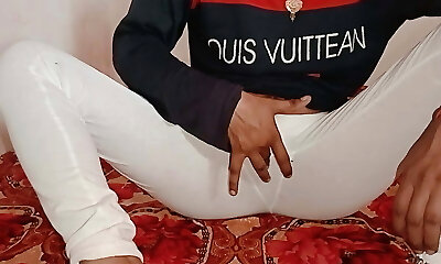 Indian bhabhi snatch fingering and licking and rubbing pussy hole