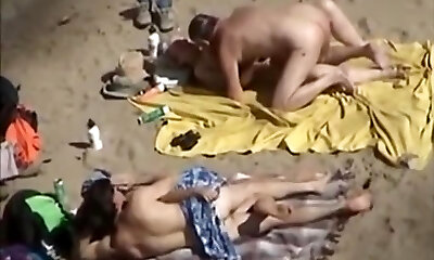 tre40 - two couples beach