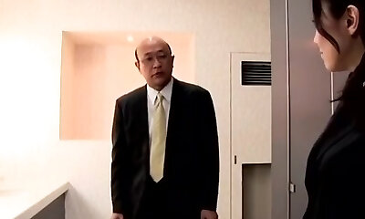 NSPS068在办公室里的贸易伙伴