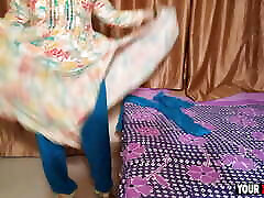 Saggi Mausi Ko Porn Video Dikha Ke Pel Diya Londe Ne Sahi Khel Gaya