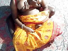 desi villaggio amico ka biwi ko bada bada dudh pakadkar mota terra se kiya chudai