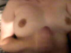 masturbar una polla hasta que se corra en mis tetas