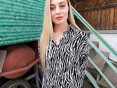 Russian blonde gave a blowjob and framed her pussy for a discount for home repairs.