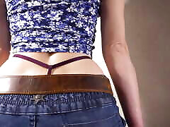dilettante nipponico in stretto jean shorts canzonatura lei whale tail g strings
