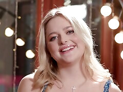 Solo blonde enjoys with her coworkers in the budak sekolah nak rigil - Jill Taylor