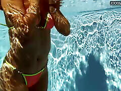 French beauty Anita Rover in big blodecom pool