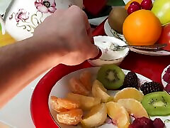 fétichisme alimentaire de la belle-mère et du beau-fils