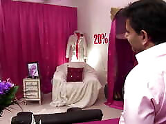 Tammie Lee a brunette MILF gets her pussy penetrated