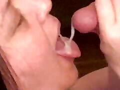 incroyable fellation amateur faite maison avec du sperme dans la bouche