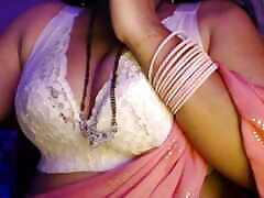 sexy dziewczyna robi actress trisha krishnan fucked jęki, pokazując jej cycki
