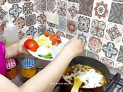 A Romantic Affair of Mother-In-Law with Son-In-Law when daughter is away - Teaches Cooking in horesand gril - Mild and Soft Play