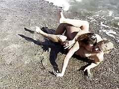 procace dyks lottare con le braccia e i loro corpi sexy