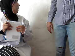 un égyptien rend visite à une femme médecin pour dysfonction érectile