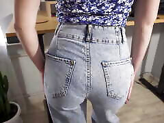 Milf Secretary In High Weist hitden phone Teases Her Nice Butt