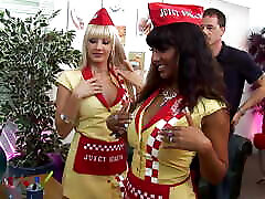 Gangbang with Victoria Rose and Luna Luxx are MILFs with